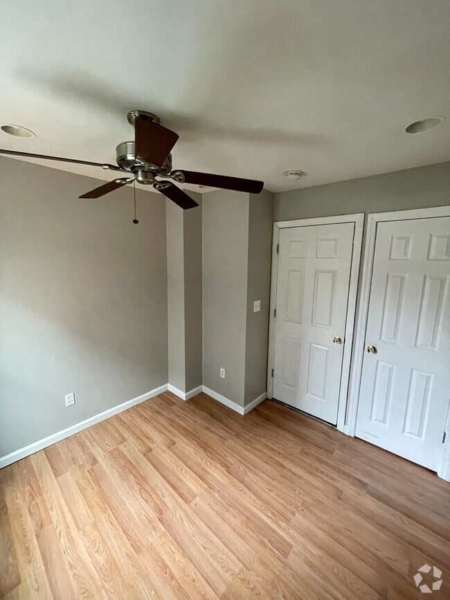 Building Photo - 3374 Amber St Unit 1st Floor Rental