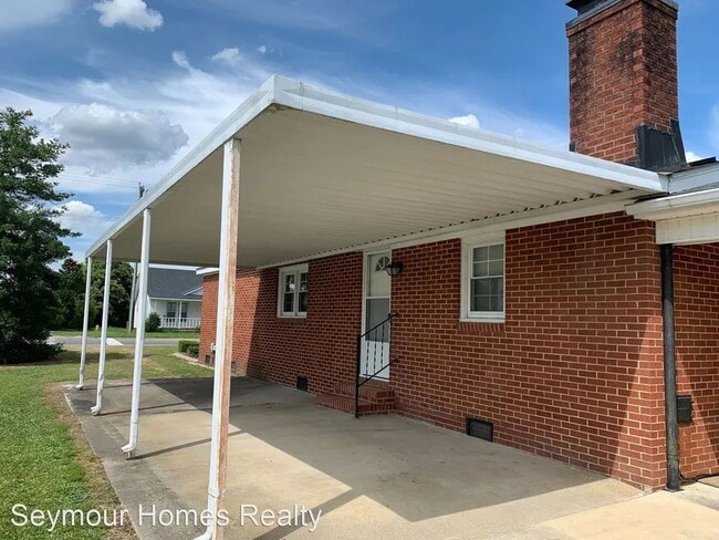 Photo - Adorable 3 BR | 1.5 BA Brick Home in Rosewood! *Lawn Care Included!*