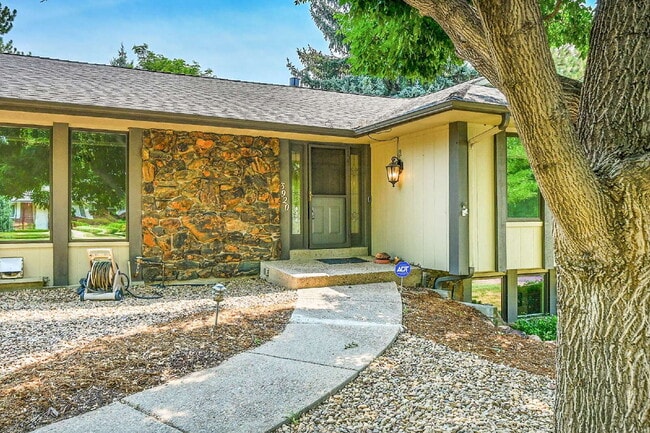 Building Photo - $6,250.00 - 5 Bedrooms, 3.5 Bathrooms, Sin... Rental