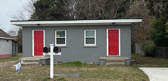 Photo - 729 Lincoln St S