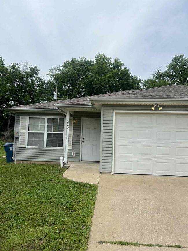 220-222 Haley Place - 220-222 Haley Place Apartment Unit 220 Haley Pl