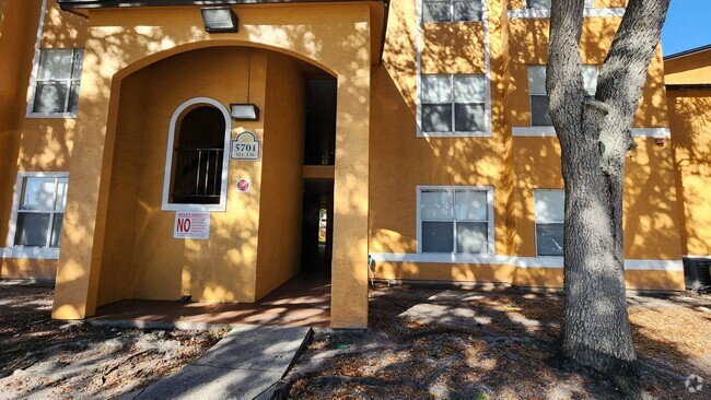 Building Photo - Just Reduced!! Charming 1/1  with water in... Unit 116 Rental