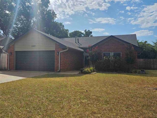 Building Photo - 2309 NE Turtle Creek Dr