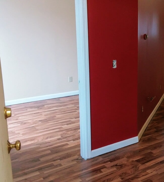 Building Photo - 321 N Michigan Ave Unit 2