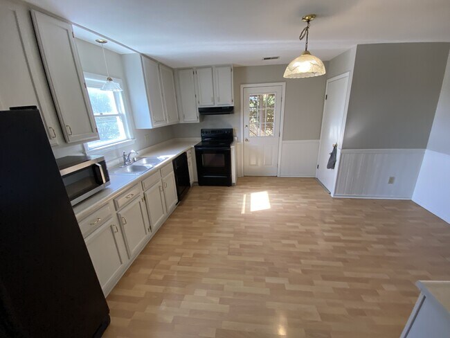 Photo - 1735 Thomas Rd