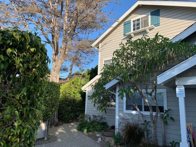 Photo - 6536 Del Playa Dr Unidad 1