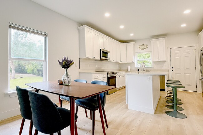 Photo - 716 Cathedral Pl