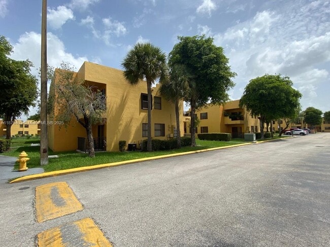 Building Photo - 566 NW 114th Ave Unit 203 Rental