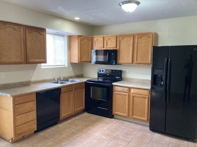 Photo - 216 Saratoga Cir