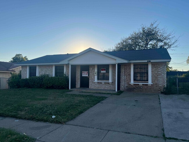 Building Photo - 6427 Moonhill Dr Rental