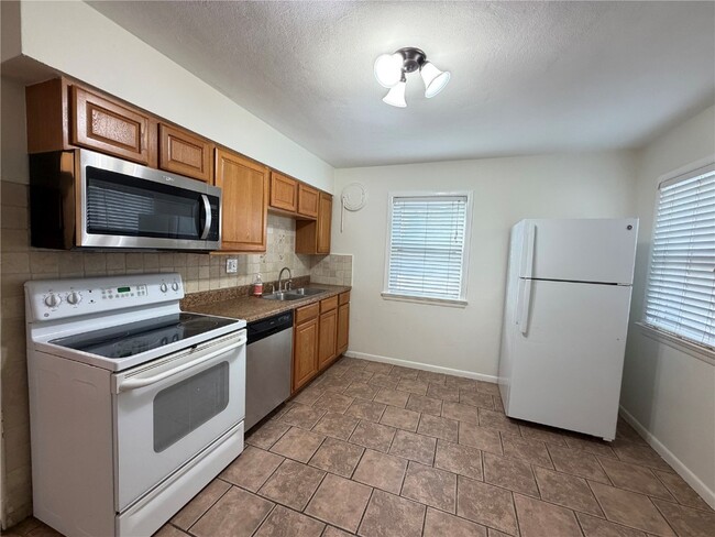 Photo - 854 Loekes Dr