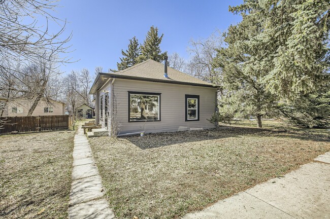 Building Photo - 526 W 5th St Rental
