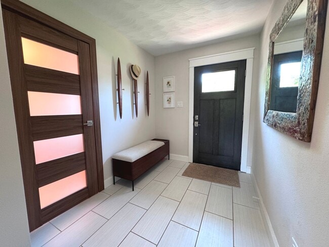 Photo - Lakefront Great Neck Home! 4/2.5 brick ranch in lovely Southern Point