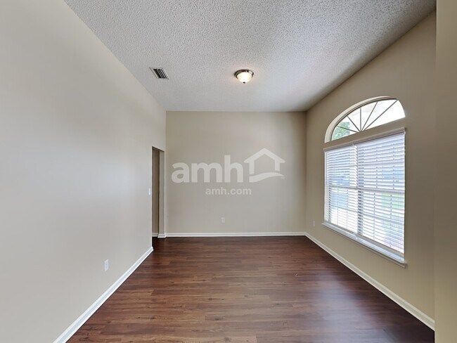 Photo - 7018 Shady Pine St W