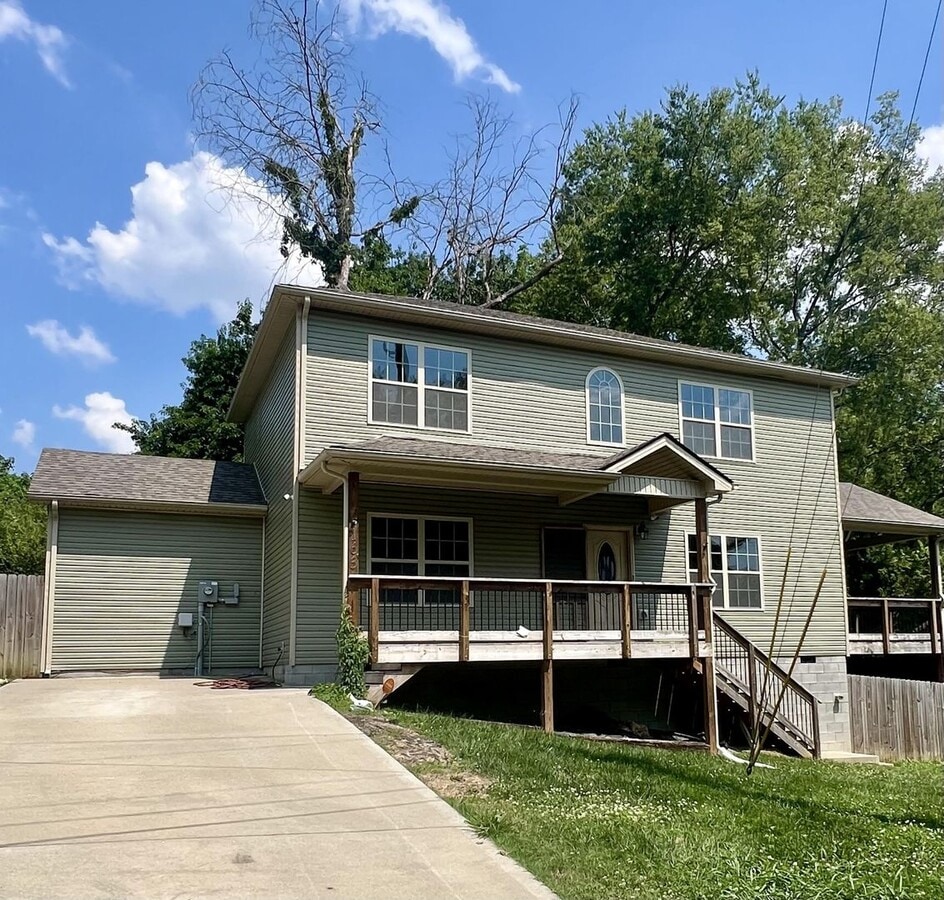 Photo - 163 Plum St