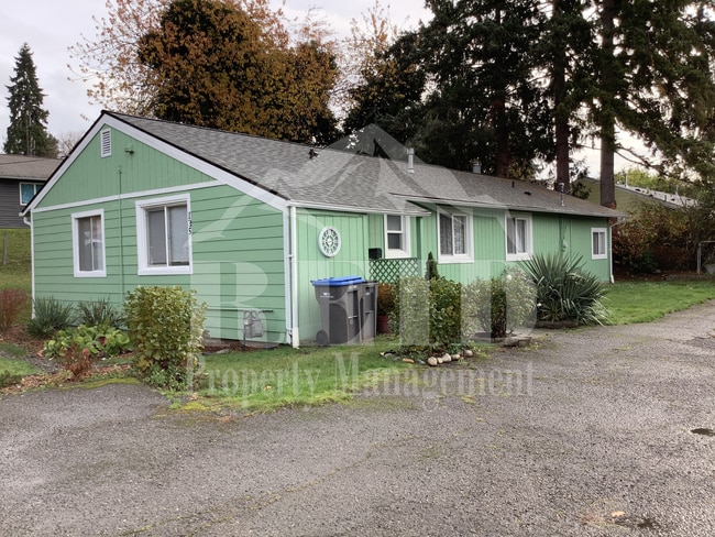 Building Photo - RENOVATED 3 BED 2 BATH 1 STORY RAMBLER - E... Rental