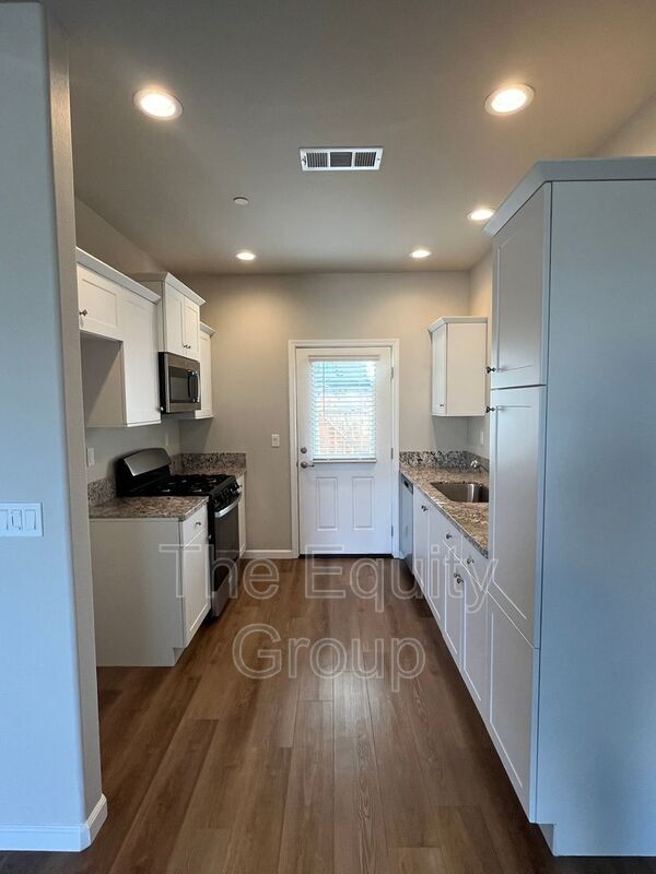 Photo - 405 S Summit St Unit 102