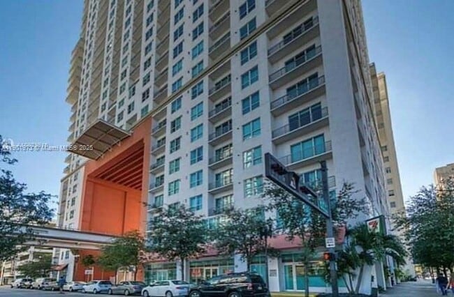 Photo - 133 NE 2nd Ave Unidad 1103