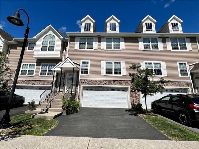 Photo - 20 Seeley Bull St Townhome