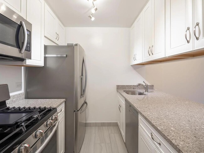 Photo - 200 Rector Pl