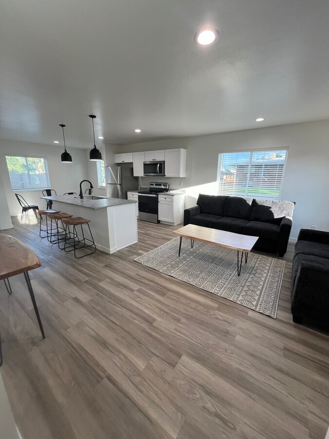 Photo - 1320 Elm Ave