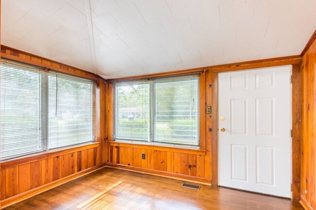 Photo - 222 W Myrtle Ave