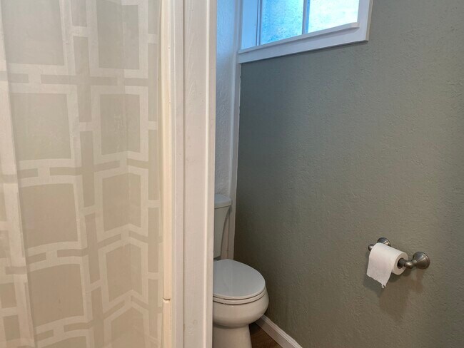 Photo - 433 Robert Dr