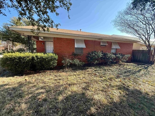 Photo - 2101 Jones St