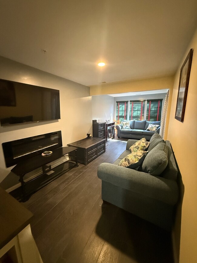 Living Room & Sun Room - 246 Arcadia Shores Cir Unit Garden Suite at Arcadia