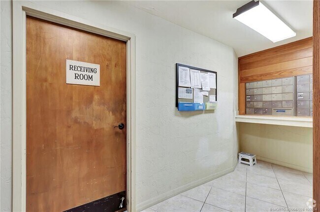 Building Photo - 150 SE Four Winds Dr Unit B303 Rental