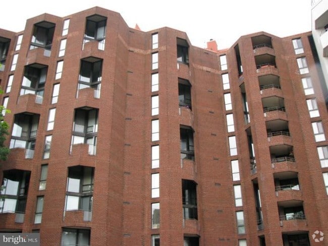 Building Photo - 1099 22nd St NW Unit 406 Rental