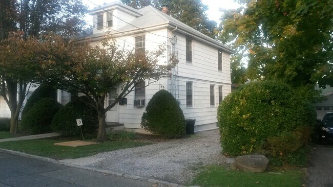 Photo - 4 2nd St Apartments Unit 4A