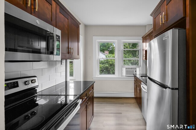 Photo - 19 Maple Ave N
