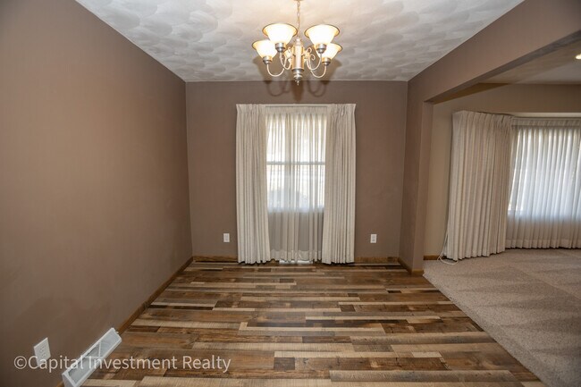 Photo - 2521 Orchard Ln