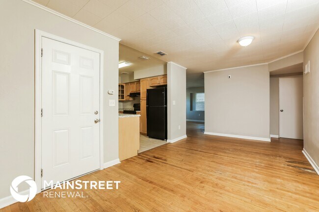 Photo - 6908 Ambassador Dr