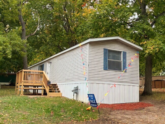 Building Photo - 1100 W Locust St