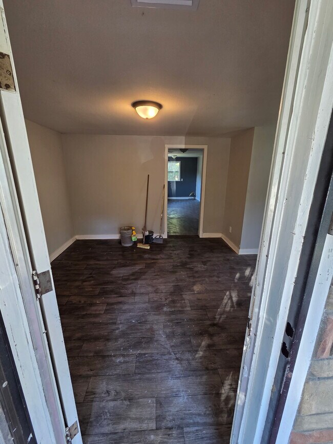 Photo - 2866 Edgewood St