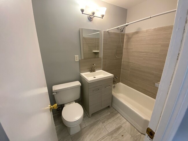 Photo - 180 Talbott St Unidad 107