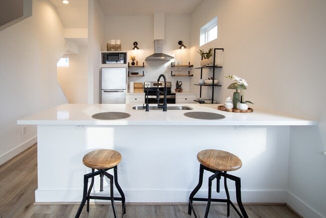 Building Photo - 3824 Fulton St Unit 115