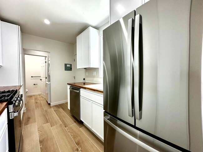 2302-2306 N Frederic St - 2302-2306 N Frederic St Apartment Unit 2304 N Frederic St
