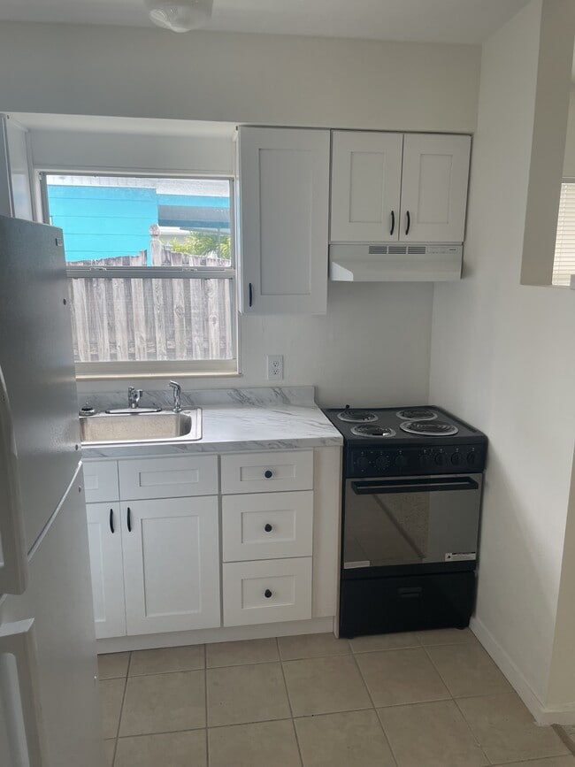 Photo - 11135 2nd St E