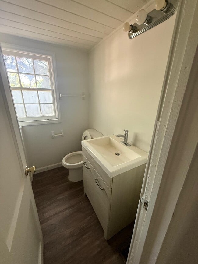 Photo - 206 Broadway St