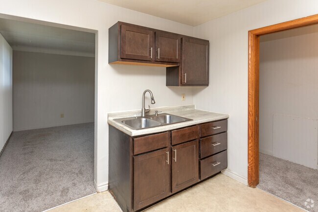 2BR, 1BA - 750SF