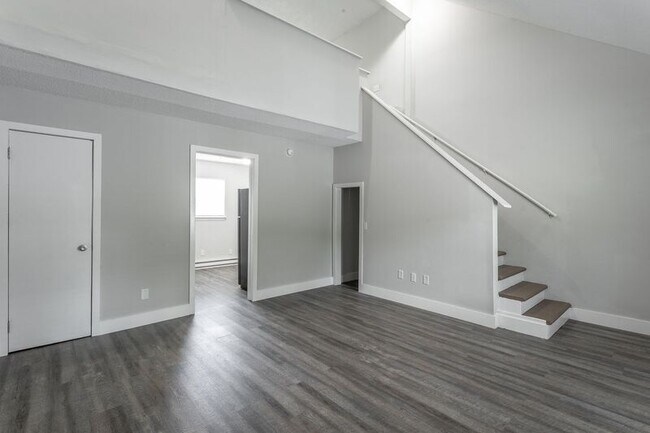 Building Photo - 4409 Delashmitt Rd Unit 4409-B