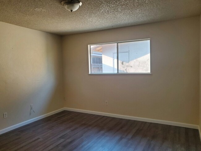 Photo - 3007 W Walnut Ave