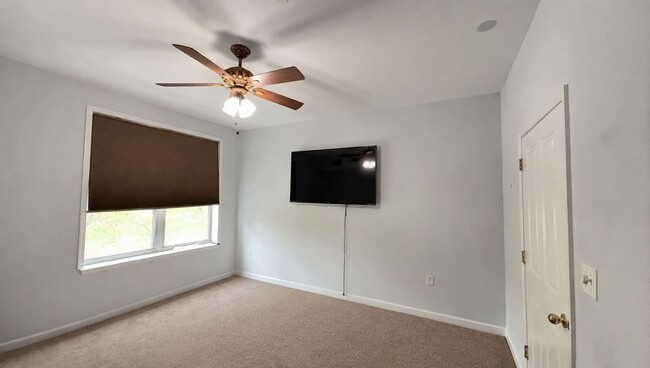 Photo - 230 Nat Turner Blvd