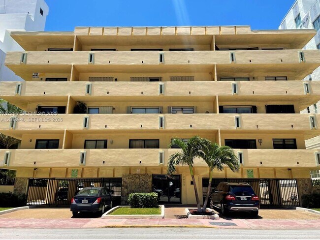 Building Photo - 2924 Collins Ave Unit 404
