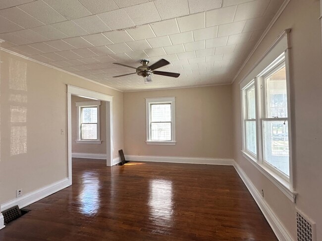 Photo - SINGLE FAMIKY FOR RENT IN MAPLEWOOD LOCATION !
