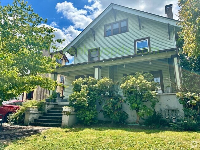 Building Photo - Gorgeous Top Level of Huge Craftsman House!