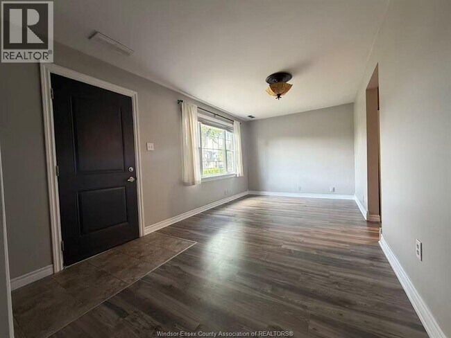 Photo - 2374 Meighen Rd